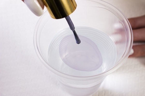 Marmor manicure med gel-lak