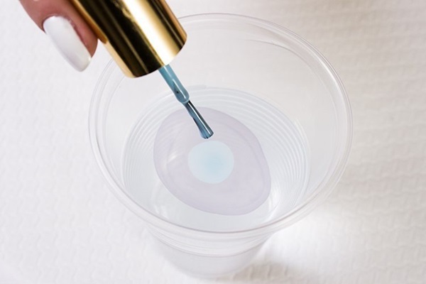 Marmor manicure med gel-lak