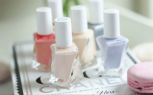 Pastelmanikyr: En samling af lakker Essie Gel Couture Ballet Nudes 2017