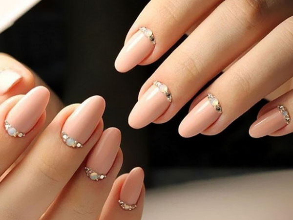 Pastel manikyr af Zoya: en samling af lakker Naturel 3 Spring 2017