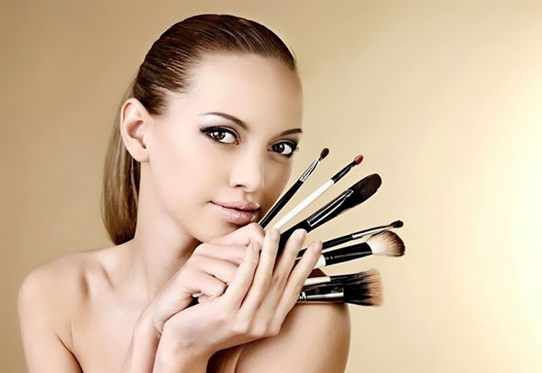 Teknikken med korrekt make-up: fire regler fra make-up-kunstnere
