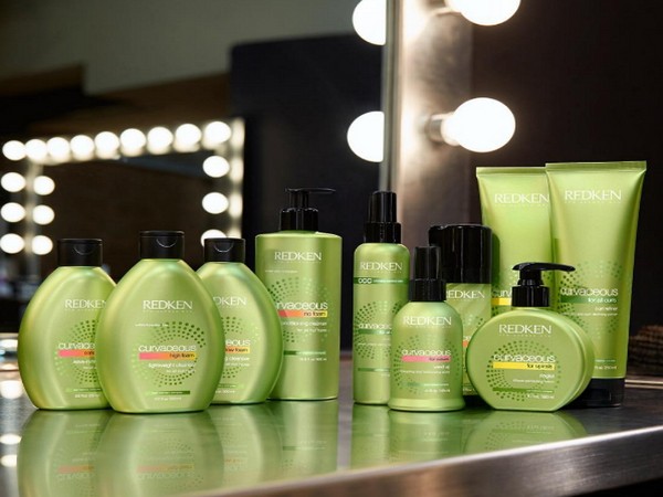 Bølgete revolution: Nye varer til krøllede ringlets Redken Curvaceous