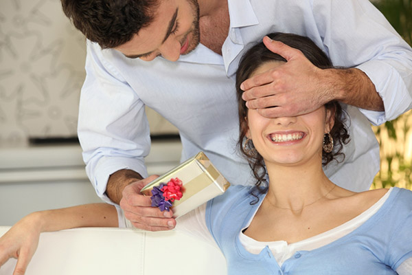 Hvordan man lærer sin mand at give gaver: 6 tips til en psykolog