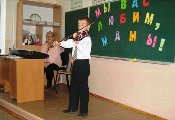 Morsdag i skolen - scenarie for gymnasieelever, begivenheder, timetid, dedikeret til ferien