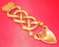 Engelsk tradition fortæller at give kærlighedsskeer til Valentinsdag Engelsk tradition fortæller at give kærlighedsskeer til Valentinsdag