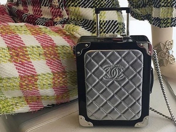 Vejene kalder: koblingen-kuffertvognen Minaudiere fra Chanel