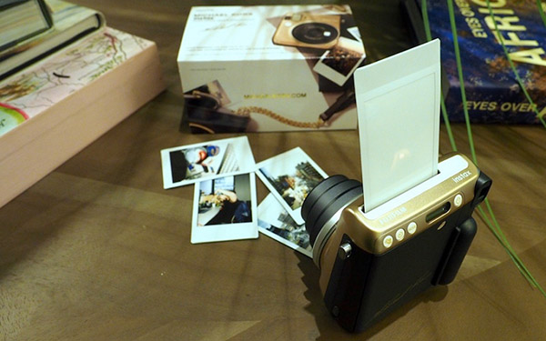 Fashion Kamera: Michael Kors X Fijifilm Instax Mini 70