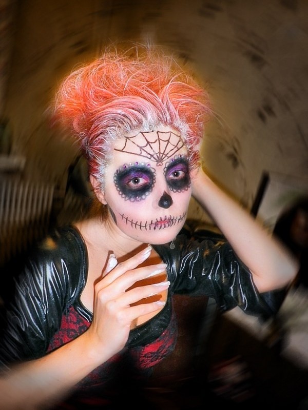 Halloween i skolen: hvordan man fejrer, ideer til scriptet, konkurrencer, video. Suit til Halloween til skole med dine egne hænder, foto