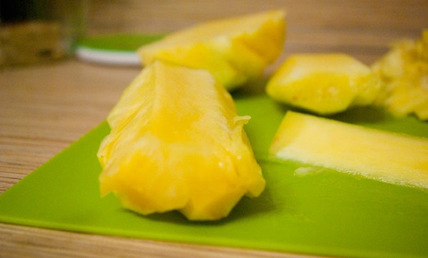 Sådan skæres en ananas korrekt og smukt