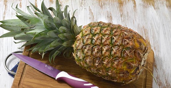 Sådan skæres en ananas korrekt og smukt