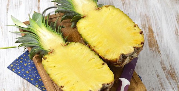 Sådan skæres en ananas korrekt og smukt