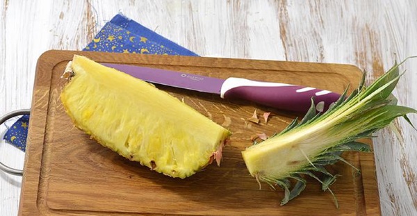 Sådan skæres en ananas korrekt og smukt
