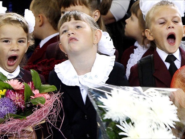 Billeder og postkort til 1. september for førskolebørn, første-graders og kandidater, tillykke - Tegninger på vidensdagen