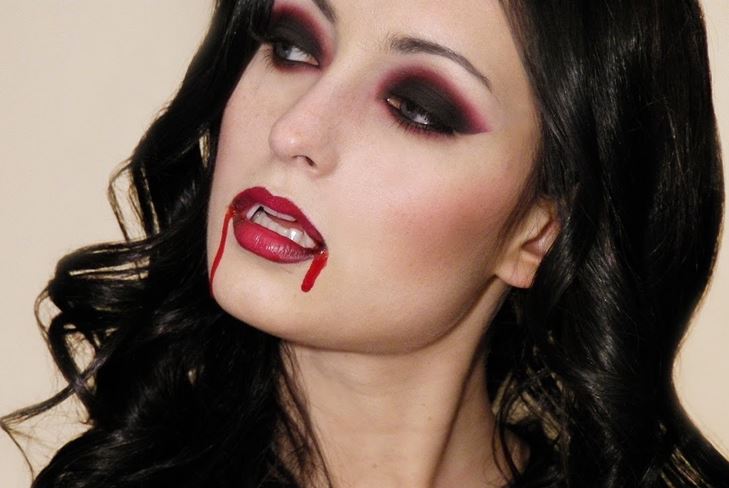 Vampyr kostume til Halloween: foto hvordan man laver egne hænder