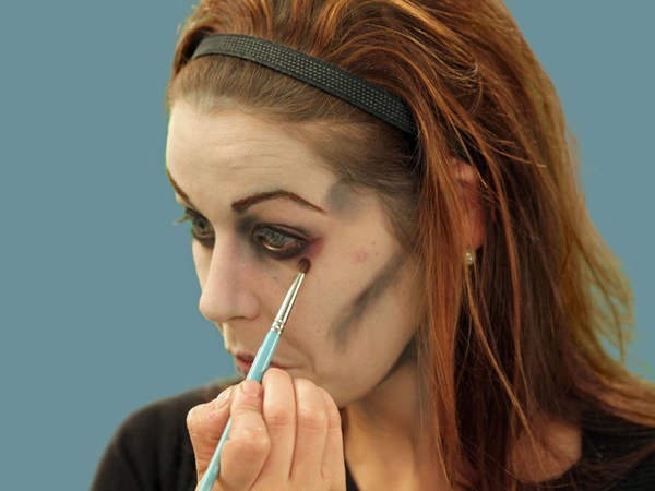 Skræmmende makeup til Halloween med dine egne hænder til piger og piger