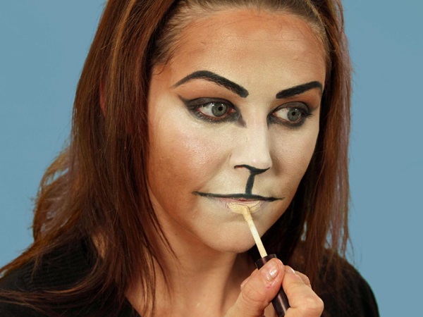 Skræmmende makeup til Halloween med dine egne hænder til piger og piger