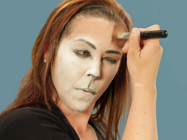 Skræmmende makeup til Halloween med dine egne hænder til piger og piger