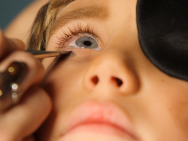Skræmmende makeup til Halloween med dine egne hænder til piger og piger