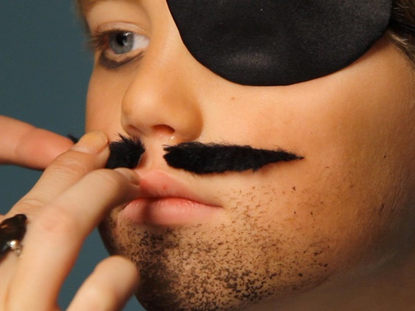 Skræmmende makeup til Halloween med dine egne hænder til piger og piger