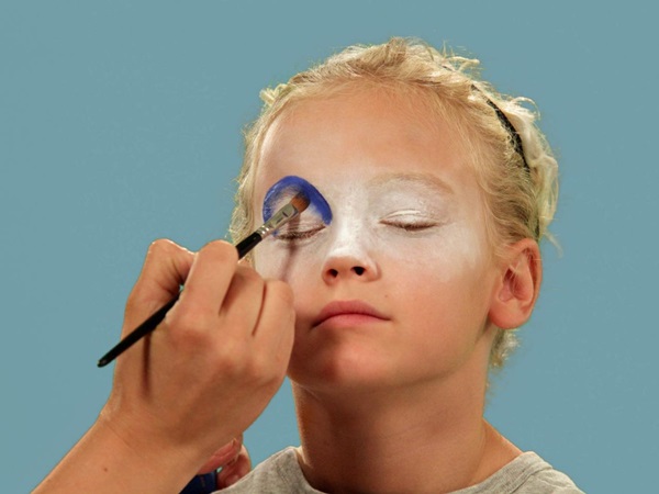 Skræmmende makeup til Halloween med dine egne hænder til piger og piger