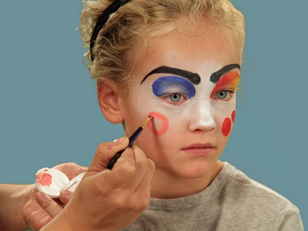 Skræmmende makeup til Halloween med dine egne hænder til piger og piger