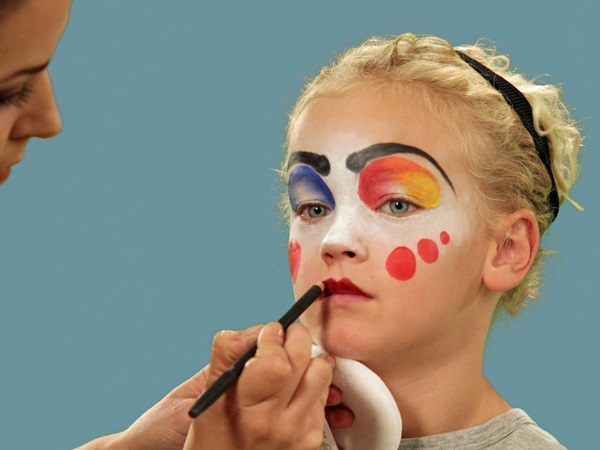 Skræmmende makeup til Halloween med dine egne hænder til piger og piger