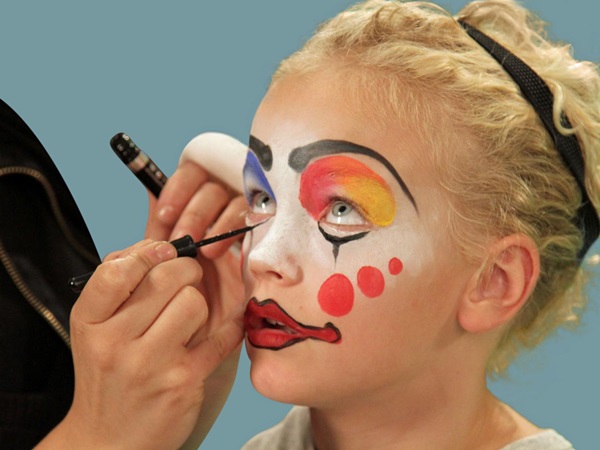 Skræmmende makeup til Halloween med dine egne hænder til piger og piger