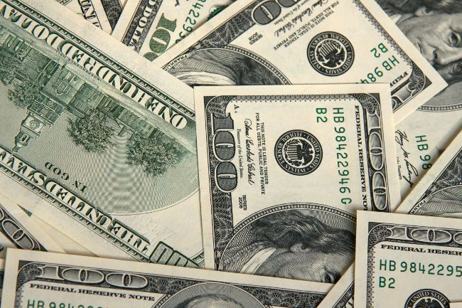 Forfalskede penge: Sådan genkender du en falsk $ 100?