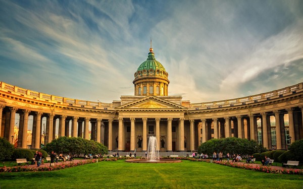 Hvilket slags vejr forventes i St. Petersburg i juni 2016
