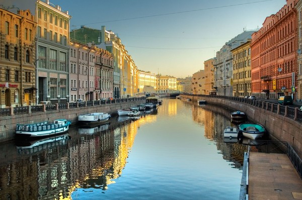 Hvilket slags vejr forventes i St. Petersburg i juni 2016