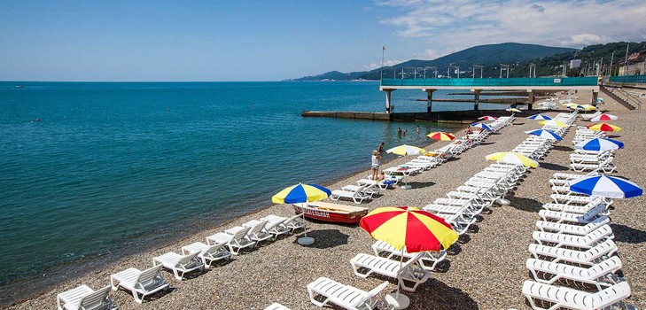 Hvilket vejr forventes i Sotji i august 2016, ifølge prognoserne for det hydrometeorologiske center og ifølge turisternes anmeldelser, temperaturen på vand og luft i Sochi i august