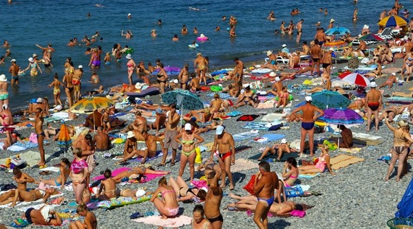 Hvilket vejr forventes i Sotji i august 2016, ifølge prognoserne for det hydrometeorologiske center og ifølge turisternes anmeldelser, temperaturen på vand og luft i Sochi i august