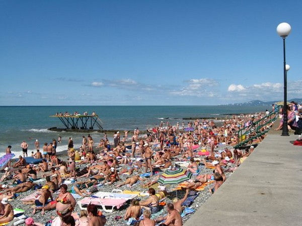 Vejret i Sochi i september 2016 forventes af det hydrometeorologiske centrum og ifølge turisternes anmeldelser, temperaturen på vand og luft i Sochi i september