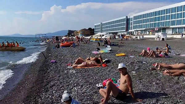 Hvad bliver vejret og vandtemperaturen i Sochi i august 2017
