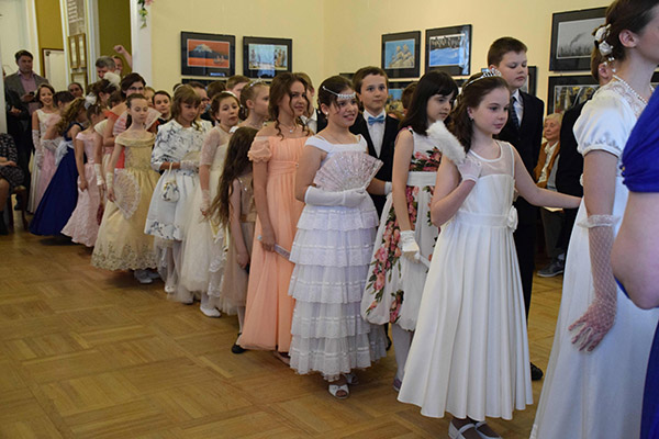 Hilsner på prom i klasse 4
