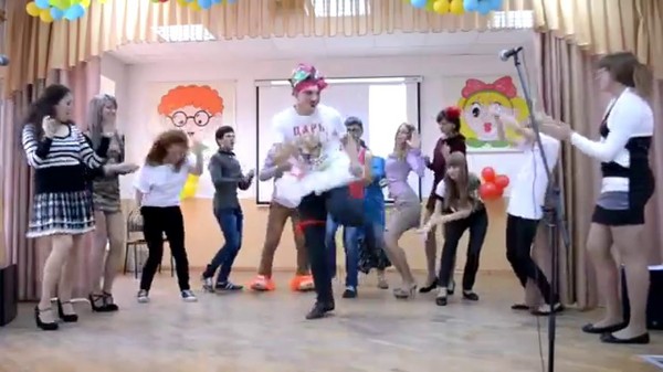 Sjove og moderne scenarier for lærerens dag i skole og college - tillykke med junior og seniorklasser