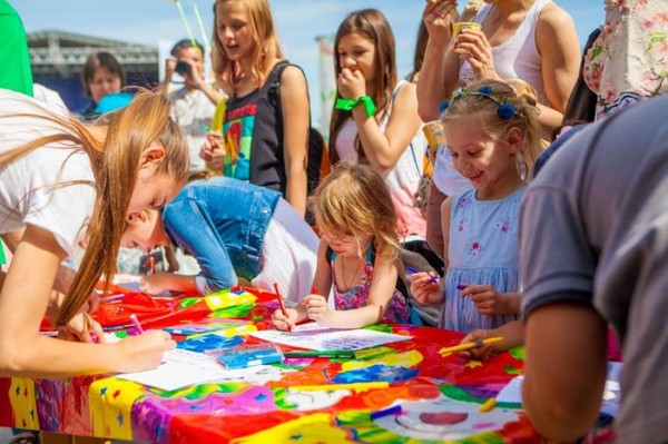 Idéer til scenariet for børns dag samt klasseplan for ferien den 1. juni