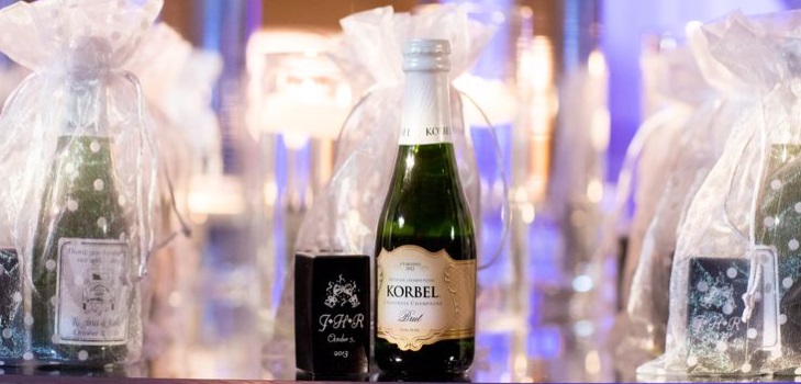 Udsmykning bryllup champagne med dine egne hænder