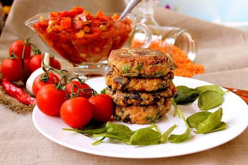 Sådan fejrer du den 23. februar på arbejde - lentil patties med salsa sauce hastigt