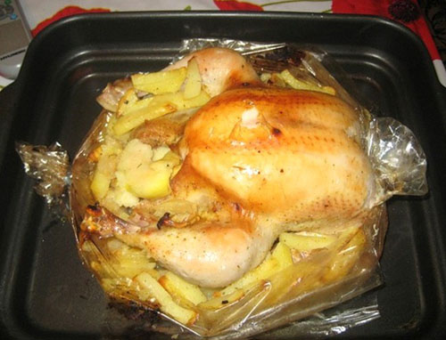 Tilberedende kylling i ovnen