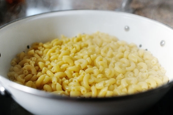 Italiensk kold macaroni salat