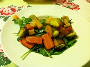 Foto af en opskrift på en simpel og velsmagende salat til hendes mands fødselsdag