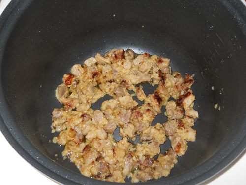 Gourmetmiddag til to: svinekød i en cremet sauce i en multivariat