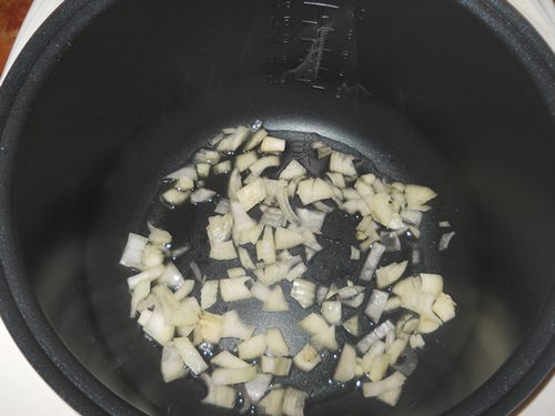 Svinekød i en cremet sauce i en multivark