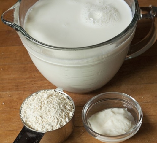 Sådan tilberedes yoghurt med surdej hjemme