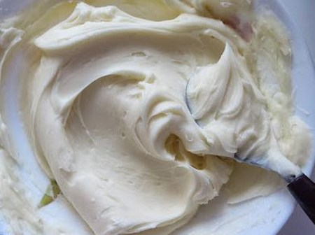 Sådan laver du en creme til Cappeycakes: Opskrift på smør, chokolade og proteinkrem