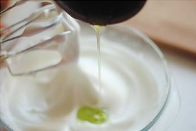 Sådan tilberedes meringue, en lækker opskrift med et billede