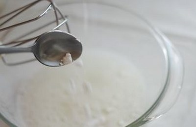 Sådan tilberedes meringue, en lækker opskrift med et billede