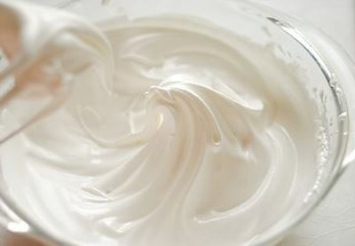 Sådan tilberedes meringue, en lækker opskrift med et billede