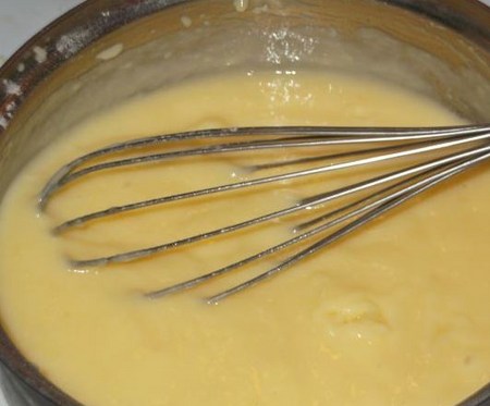 Sådan laver du en creme til capkake: vanille, ost og fløde af kondenseret mælk, en opskrift med et billede